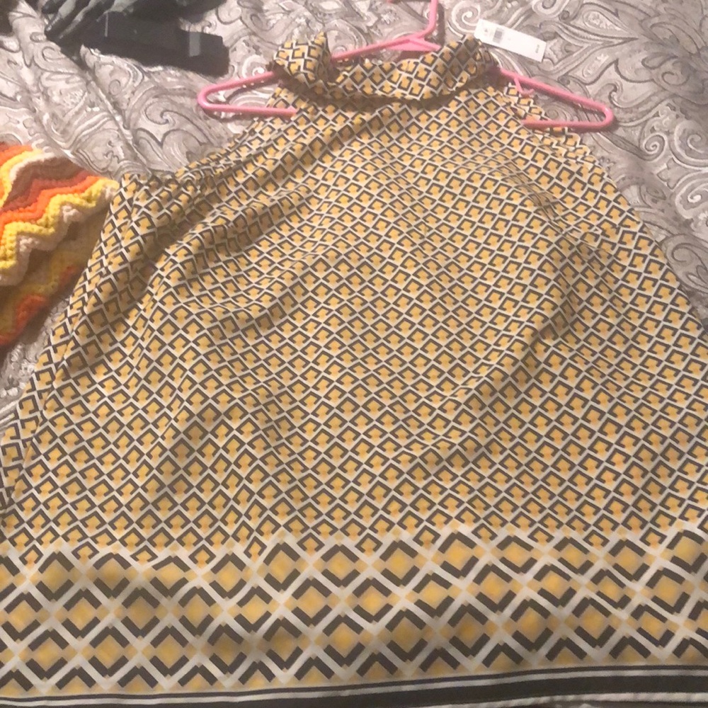 Sleeveless patterned blouse